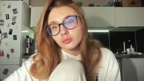 Emili online show from December 16, 2024, 5:38 am