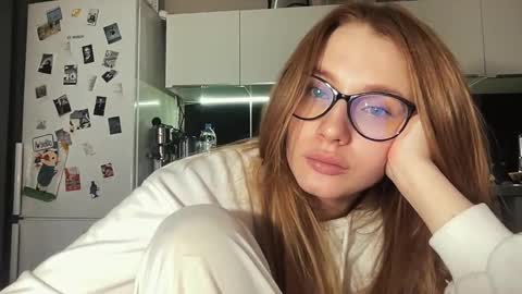 Emili online show from December 16, 2024, 8:52 am