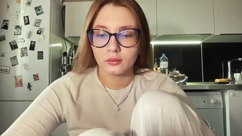 Emili online show from January 28, 2025, 3:36 am
