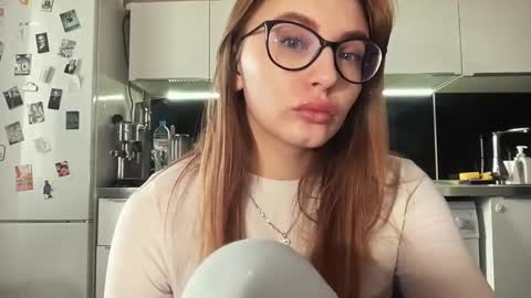 Emili online show from February 4, 2025, 3:44 am
