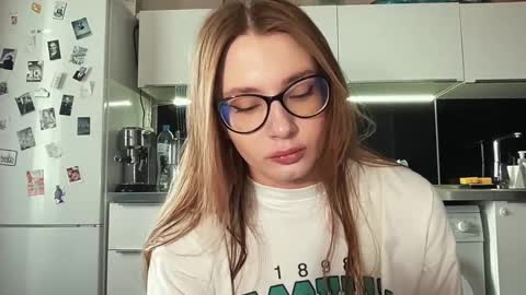 Emili online show from March 7, 2025, 4:46 am