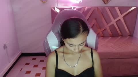 Live 300pm 900pm COLOMBIAN HOUR online show from February 10, 2025, 11:02 pm