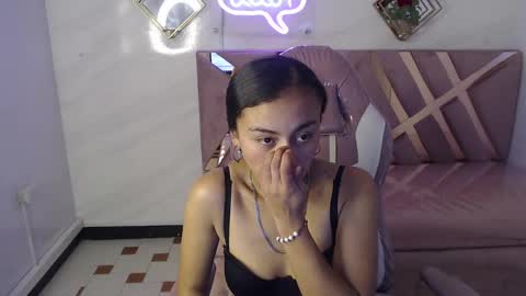 Live 300pm 900pm COLOMBIAN HOUR online show from February 11, 2025, 2:03 am