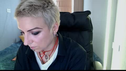 sweet_n_strong online show from June 18, 2026, 11:03 am