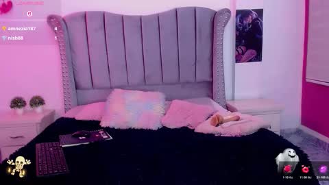 Snapshot of sweet_naomy01 chatting on October 31, 2025, 5:08 am sweet_naomy01 online show from October 31, 2025, 5:08 am