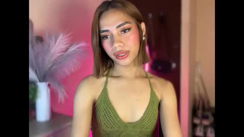 sweet_nikki03 online show from October 3, 2025, 9:01 pm