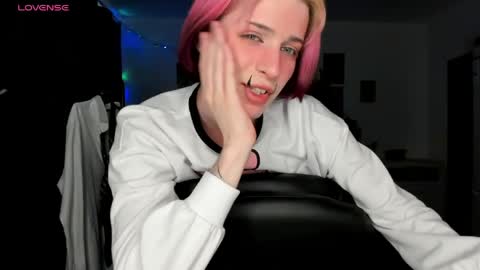 Snapshot of sweet_peach__ chatting on April 10, 2026, 4:23 pm kira online show from April 10, 2026, 4:23 pm