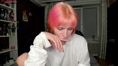 Snapshot of sweet_peach__ chatting on May 5, 2026, 8:28 pm kira online show from May 5, 2026, 8:28 pm