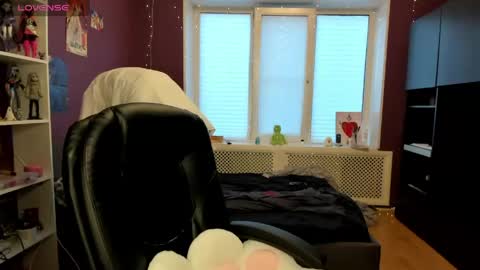 Snapshot of sweet_peach__ chatting on May 9, 2026, 6:02 pm kira online show from May 9, 2026, 6:02 pm