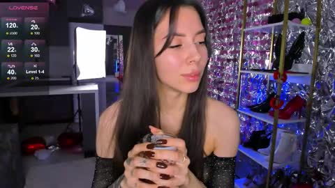 Ashley online show from February 15, 2026, 7:43 pm