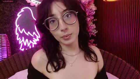 Roxanee online show from April 25, 2026, 9:01 pm