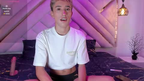 Snapshot of sweet_santii chatting on October 2, 2025, 7:43 pm Santiago online show from October 2, 2025, 7:43 pm