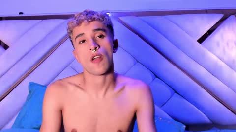 Snapshot of sweet_santii chatting on October 10, 2025, 11:48 pm Santiago online show from October 10, 2025, 11:48 pm