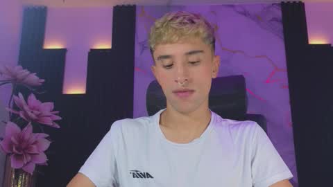 Snapshot of sweet_santii chatting on October 11, 2025, 11:53 am Santiago online show from October 11, 2025, 11:53 am