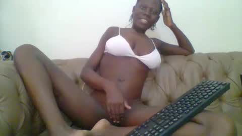 Snapshot of sweet_sharon01 chatting on June 5, 2026, 11:38 am Sharon online show from June 5, 2026, 11:38 am