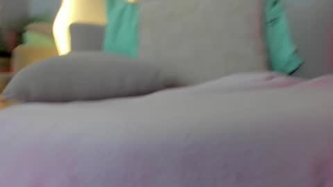 Snapshot of sweet_skiinny chatting on October 15, 2025, 1:22 pm Adeline online show from October 15, 2025, 1:22 pm