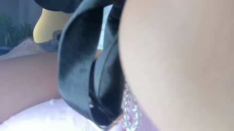 Snapshot of sweet_skiinny chatting on October 21, 2025, 12:39 pm Adeline online show from October 21, 2025, 12:39 pm