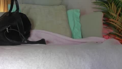 Snapshot of sweet_skiinny chatting on October 28, 2025, 12:41 pm Adeline online show from October 28, 2025, 12:41 pm