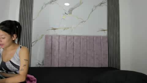 sweet_sofi20 online show from April 24, 2026, 2:08 pm