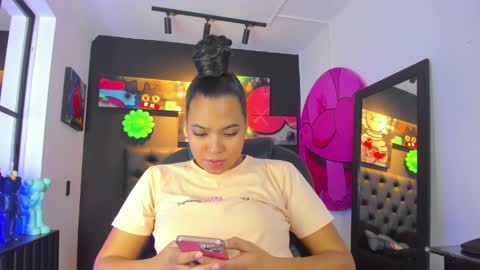 Yeileen online show from January 19, 2025, 7:04 pm