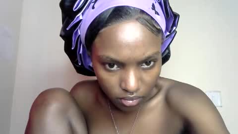 sweet_strawberina online show from May 17, 2026, 8:12 am