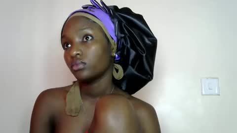 sweet_strawberina online show from May 19, 2026, 6:20 am