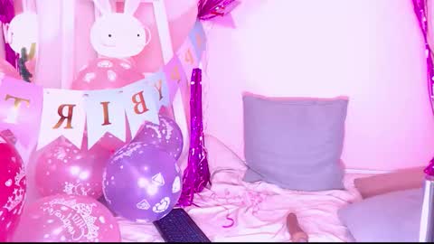 Snapshot of sweet_susie_ chatting on November 18, 2025, 9:30 pm SUSIE online show from November 18, 2025, 9:30 pm