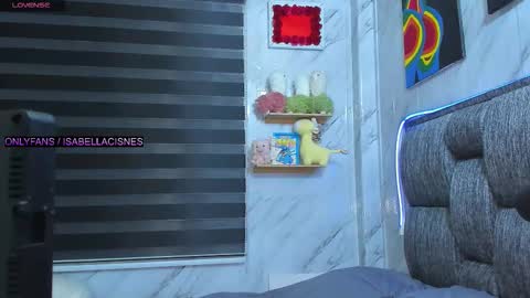 Isabella online show from November 17, 2025, 12:49 am