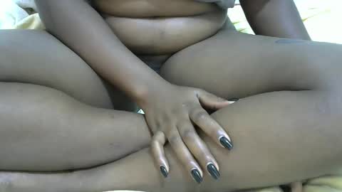 Snapshot of sweet_veebouset chatting on February 23, 2026, 8:01 am sweet_veebouset online show from February 23, 2026, 8:01 am