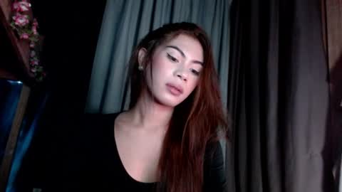 sweet_vell online show from June 17, 2026, 9:49 pm