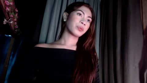 sweet_vell online show from June 19, 2026, 6:56 pm