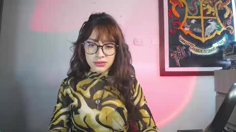 sweet_venus4 online show from September 30, 2025, 3:06 pm