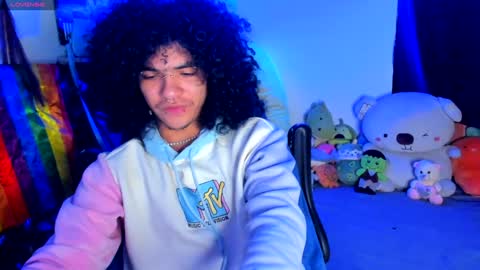 Snapshot of sweet_vond chatting on February 7, 2025, 3:23 am Steven independent model online show from February 7, 2025, 3:23 am