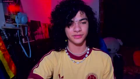 Snapshot of sweet_vond chatting on February 11, 2025, 4:01 am Steven independent model online show from February 11, 2025, 4:01 am