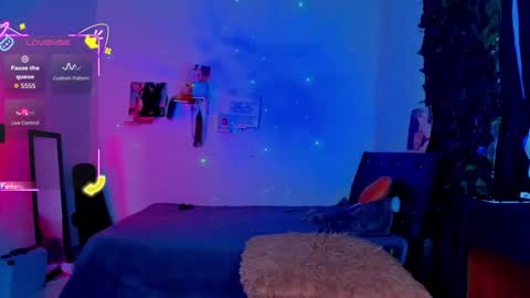 Steven independent model online show from October 14, 2025, 6:09 pm