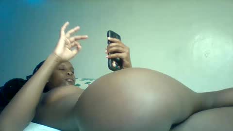 Snapshot of sweet_xtin12 chatting on September 27, 2025, 7:19 pm Sexy petite online show from September 27, 2025, 7:19 pm