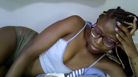 Snapshot of sweet_zarah chatting on February 15, 2026, 7:51 am sweet_zarah online show from February 15, 2026, 7:51 am