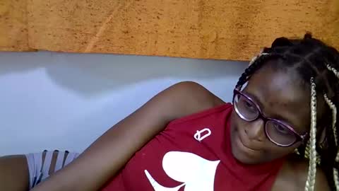 Snapshot of sweet_zarah chatting on February 15, 2026, 7:54 pm sweet_zarah online show from February 15, 2026, 7:54 pm