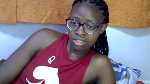 Snapshot of sweet_zarah chatting on March 5, 2026, 5:14 am sweet_zarah online show from March 5, 2026, 5:14 am