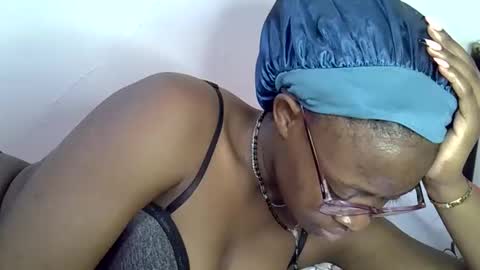 sweet_zarah online show from May 3, 2026, 5:46 am