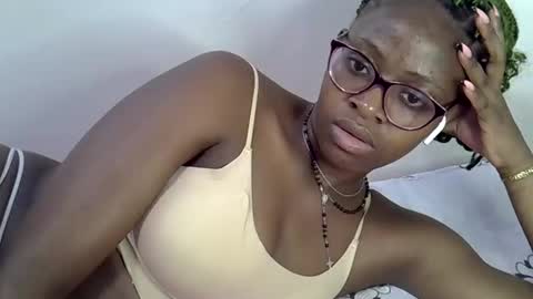 sweet_zarah online show from May 4, 2026, 1:07 pm