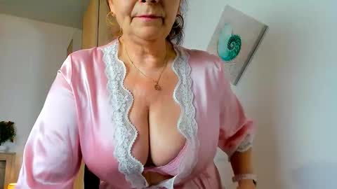 Snapshot of sweetangell69_ chatting on April 26, 2026, 2:09 am Viorica online show from April 26, 2026, 2:09 am