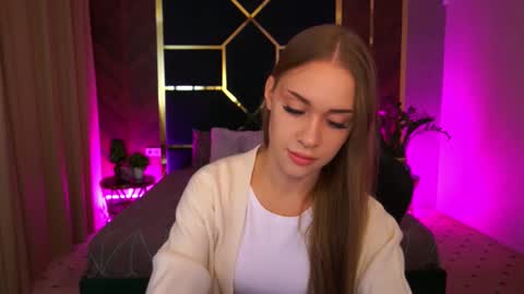 SweetAngellic online show from September 19, 2025, 1:23 pm