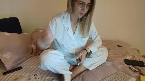 Ania online show from December 19, 2024, 9:38 pm