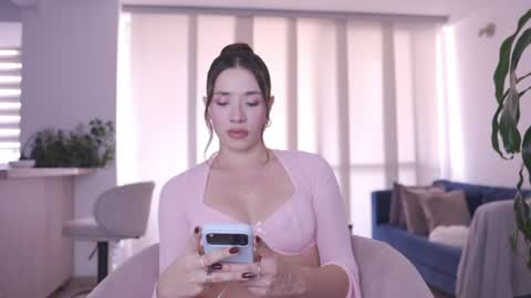 Camila online show from June 18, 2026, 7:07 pm