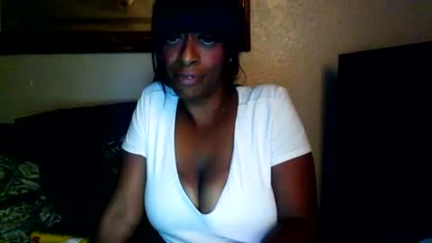 sweetaztee online show from September 12, 2025, 2:11 am