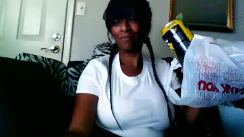 sweetaztee online show from October 17, 2025, 10:12 pm