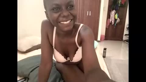 Lunargirl online show from March 19, 2026, 4:38 am