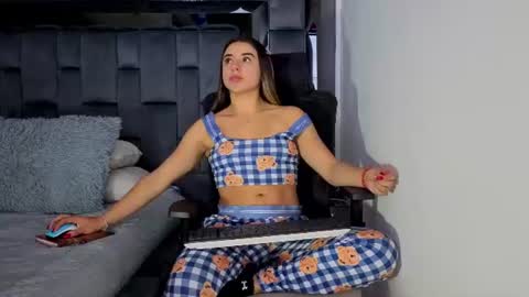 sweetblonde111 online show from June 15, 2026, 3:53 am