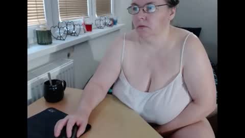 Sweetboobs85h online show from January 16, 2025, 8:33 am